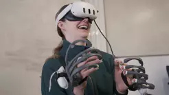 VR-Haptik per Exoskelett: "Haptikos"-Handschuh geht in den Verkauf